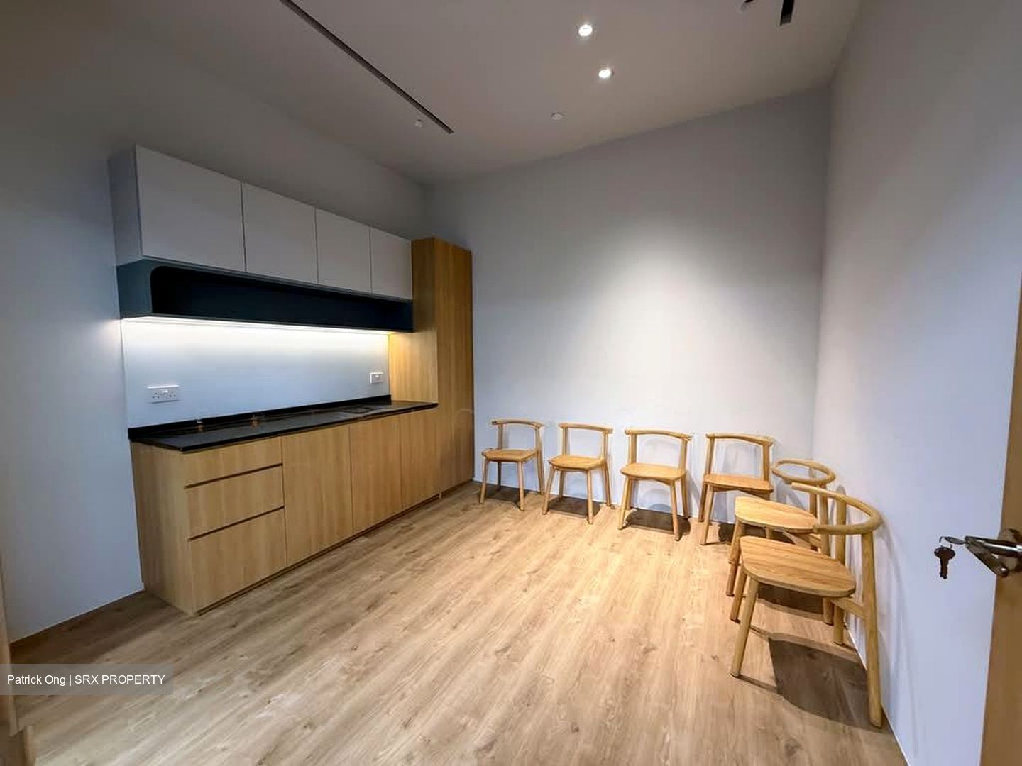 Parakou Building (D1), Office #581716521